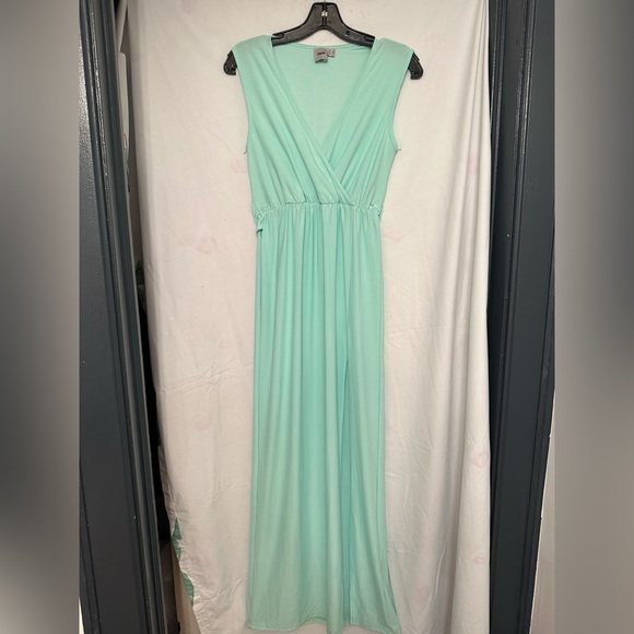 white off the shoulder bodycon dress Maxi with Silver Chain Belt L / US 10-12 Sleeveless Bust (in) Dark Queen Black and Yavanna Color:As Shown